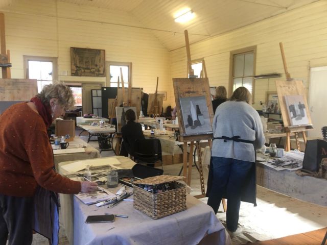 Second week for Thursday morning Painting and Drawing for beginners to more experienced. Looking at #giorgiomoriandi still lives and tonal paintings. #artclasssydney #paintingclass #drawingclass #artworkshops #adultartclass
