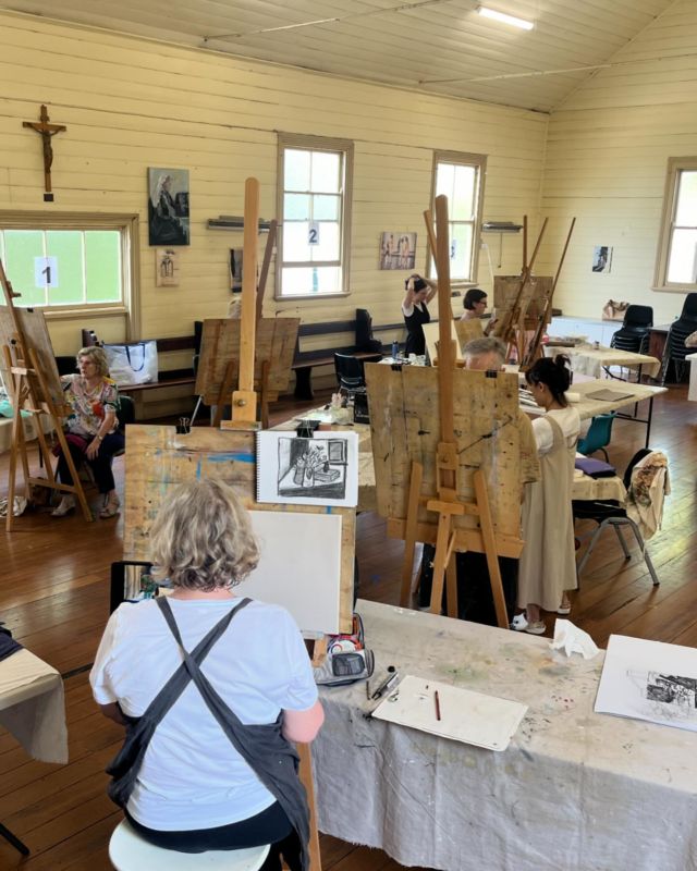 Thursday day back for 2024 starting with some compositional drawings and the wonderful #margaretpreston #artclasssydney #adultartclass #paintingclass
